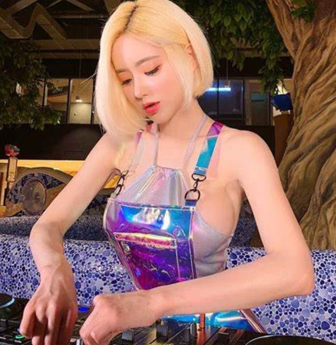 另类有尺度DJ女暴露合集